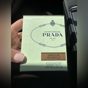 Prada Infusion de Vanille Scented Candle
